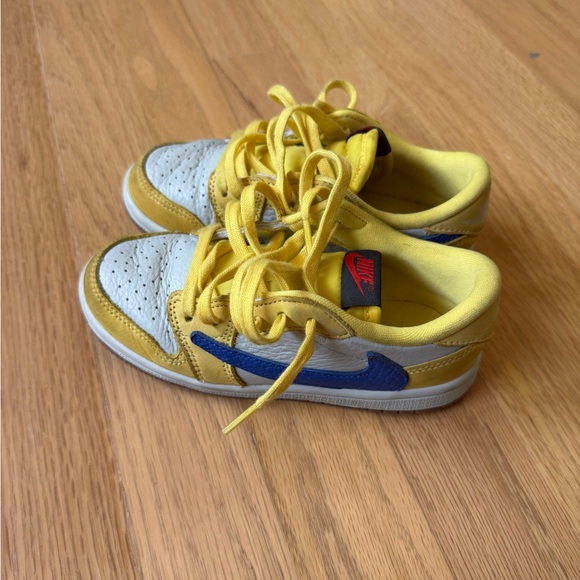 Travis Scott Jordan 1 Retro Low (Canary) - Picture 2 of 6